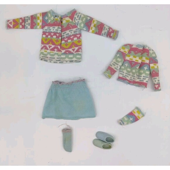 Vintage 1984 Barbie Skipper So Active Fashions Sweatshirt Skirt Socks Shoes 7918 - Picture 6 of 12